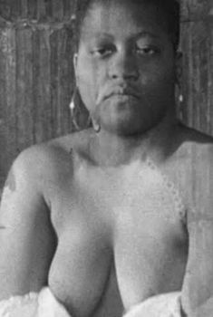 Голая Т. Венди МакМиллан в фильме «Ловись, рыбка», 1994