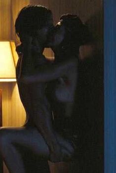 Голая Таня Финч в фильме «Оружейный барон», 2005