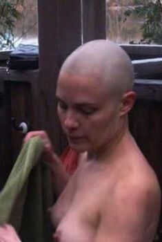 Голая Тара Финн в сериале «Секс в другом городе», 2004