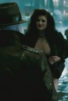 Голая Тара Фредерик в фильме «Хранители», 2009