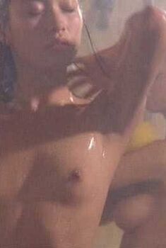 Голая Татьяна Штраусс в фильме «Монахини в бегах», 1990