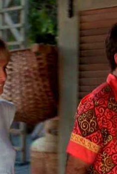 Твигги без лифчика в фильме «Клуб «Рай»», 1986