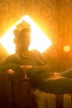 Голая Теган Мейер в фильме «Кризис тысячелетия», 2007