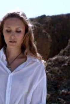 Тереза Србова без лифчика в фильме «Сирена», 2010