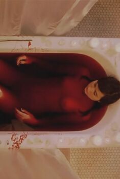 Голая Тереза Уайман в фильме «Правила секса», 2002