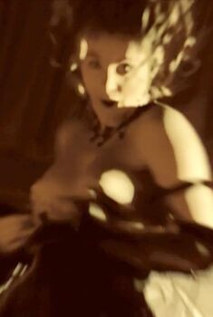 Голая Тери Коркоран в фильме «Мертвый отель», 2007