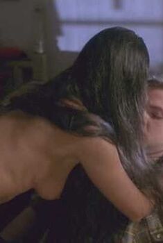 Голая Тина Кальендо в фильме «Выжить любой ценой», 2005