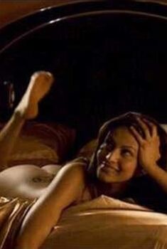 Голая Тинсел Кори в фильме «Обман», 2006