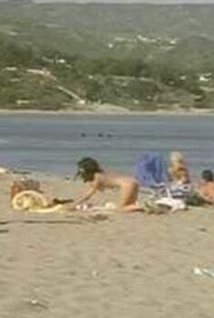 Голая Тьюзди Найт в фильме «Девушка из календаря», 1993