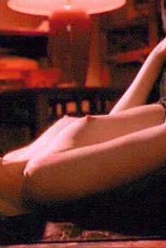 Голая Тьюзди Найт в фильме «Приходящая няня», 1995