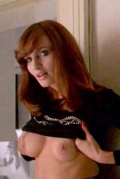 Голая Фелисити Буирски в фильме «Жеребец», 1978