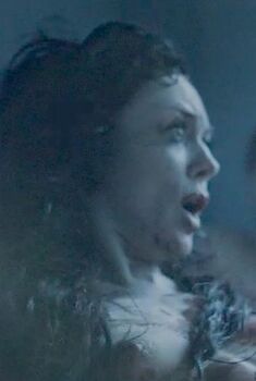 Голая Фиона О’Шонесси в фильме «Нина навсегда», 2015