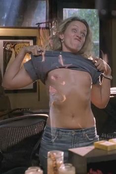 Голая грудь Фрэнсис МакДорманд в фильме «Лорел Каньон», 2002