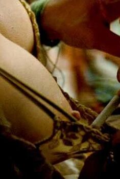 Голая Фюльвия Коллонге в фильме «Блондинка с обнаженной грудью», 2010