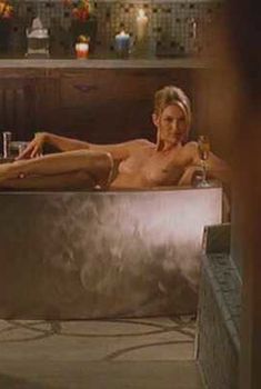 Голая Хайди Томас в фильме «Латинский дракон», 2004