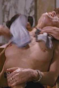 Голая Халина Рейн в фильме «Черная книга», 2010