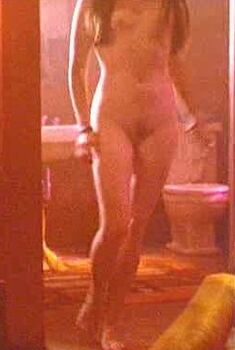 Голая Хевн Гастон в фильме «Страна тигров», 2000