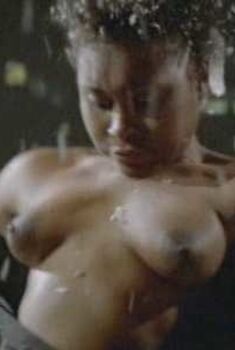 Голая Хелен Керри в фильме «Зима приносит смерть», 1979