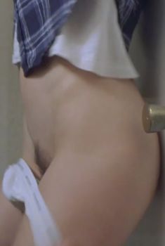 Голая Хилари Суэнк в фильме «Парни не плачут», 1999