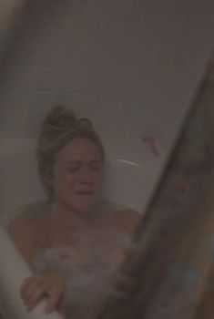 Голая Хлоя Севиньи в фильме «Сестры», 2006