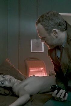 Голая Чарли Эванс в фильме «Наркополис», 2015