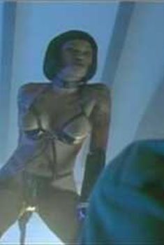 Голая Черри Ли в сериале «Бухта страсти. Восходящие звезды», 2000