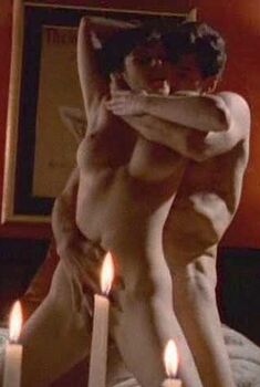 Голая Шайра Деленд в фильме «Скандалы. Другая сторона», 1999