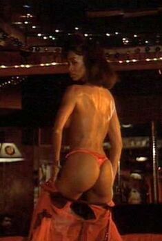 Голая Шарлин Джонс в фильме «Идеально», 1985