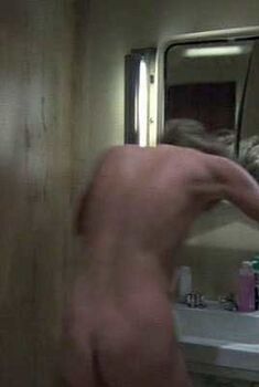 Голая Шарлин Мартин в фильме «Пятница 13-е – Часть 8. Джейсон штурмует Манхэттен», 1989