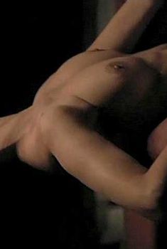 Голая Шарлотта Льюис в фильме «Рисовальщик», 1992