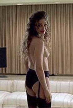 Голая Шерри Хиллиард в фильме «Одержимый», 2002