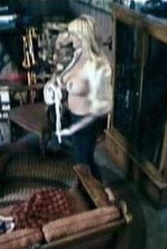 Голая Шила Люссье в фильме «Снежный человек», 2006