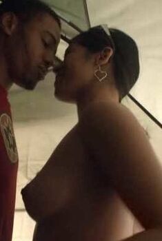 Голая Эдвина Шеер в фильме «Гадюки», 2008