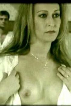 Голая Эйприл Инохоса в фильме «Смерть призрачного охотника», 2007