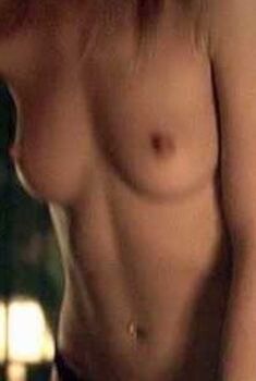 Голая Эйприл Флауэрс в фильме «Одиночка», 2003