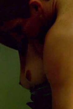 Голая Элеанор Хендрикс в фильме «Как узнать своих святых», 2006
