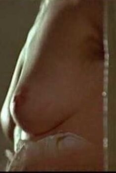 Голая Элен Венсан в фильме «Я всего лишь хочу поцеловать тебя», 1998