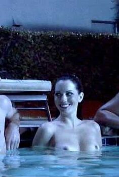 Голая Элизабет Белл в фильме «Дьявол внутри», 2010