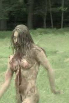 Голая Элизабет Риггз в фильме «Грешники», 2005