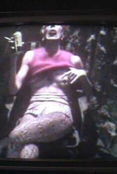 Голая Эллен-Рэй Хеннесси в фильме «Милосердие», 2000