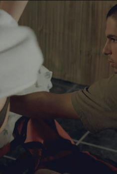 Голая Эльза Патаки в фильме «Манкора», 2008