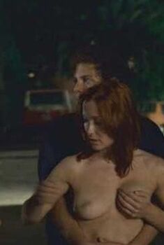 Голая Эмерсон Райли в фильме «Немножко беременна», 2007