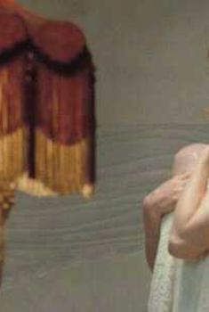 Голая Эми Адамс в фильме «Мисс Петтигрю», 2007