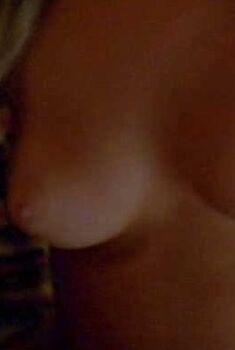 Голая Эми Уолден в фильме «Клетка 2», 2009