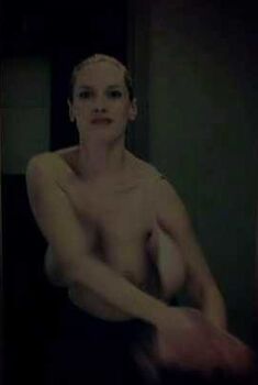 Голая Эмили Паркер в фильме «Оральная фиксация», 2009