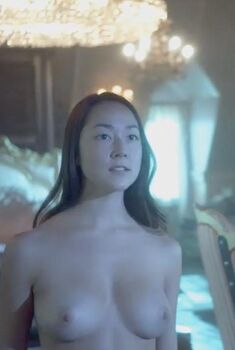 Голая Эмили Пиггфорд в сериале «Хемлок Гроув», 2013