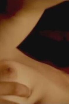 Голая Эмилия Крузе в фильме «Ты и я навсегда», 2012