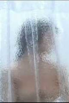 Голая Эмма Сэммс в фильме «Иллюзии», 1992