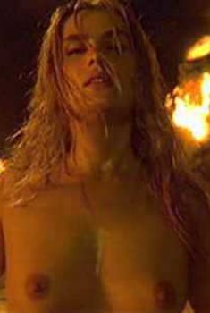 Голая Эмманюэль Сенье в фильме «Девятые врата», 1999