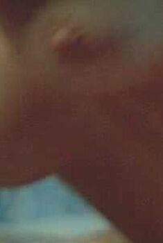 Голая Энджи Дэвид в фильме «Они поженились, и у них было много детей», 2004